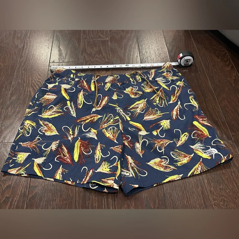 The North Face Men Athletic Shorts Size X-Large Fishing Lure Logo Shorts NEW